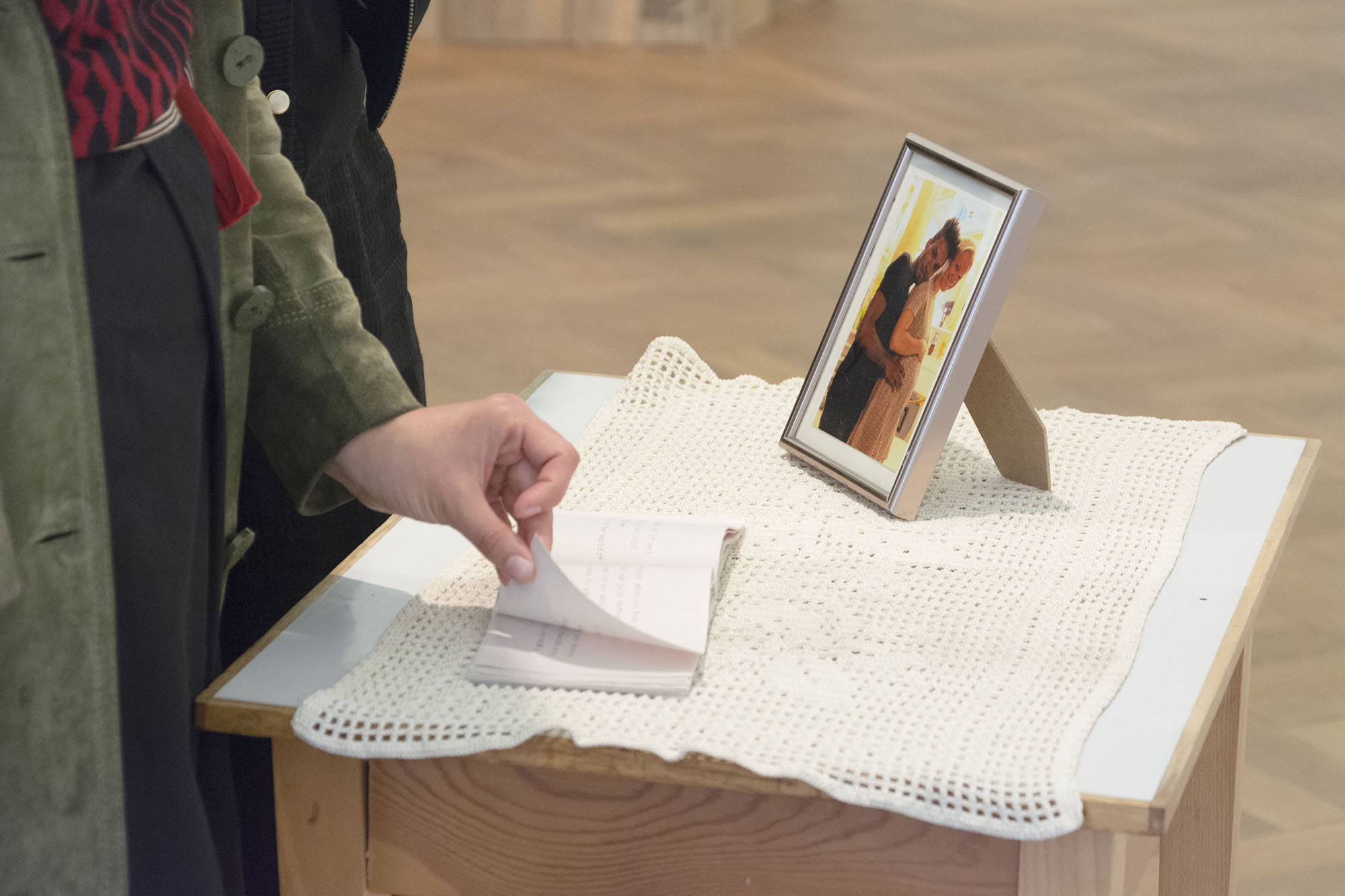 Ausstellungssituation mit einer Arbeit von Susanne Langbehn; Foto: Etienne Dietzel