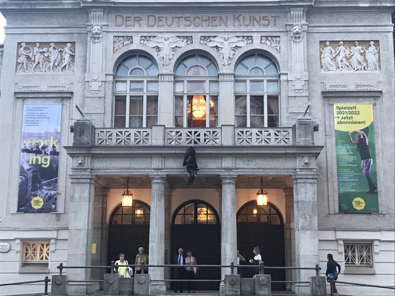 Aussatz o.T. von Inka Schottdorf am Prinzregententheater, München. Foto: NSDK