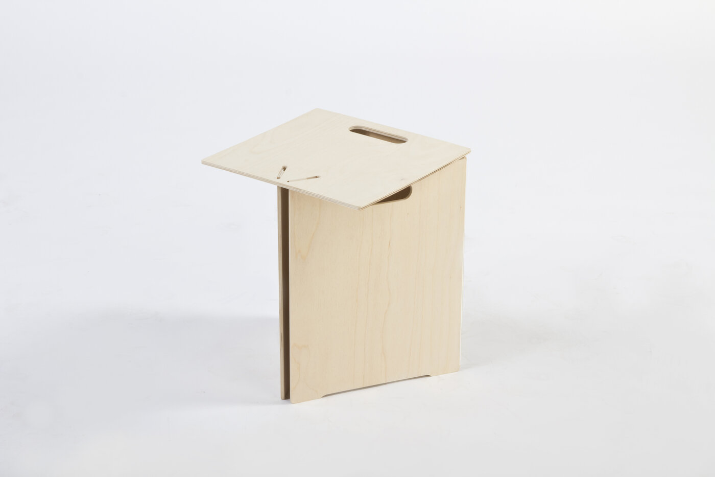 Hocker "Origami"; Sofia Löser & Henrik Bettels; 4. Semester