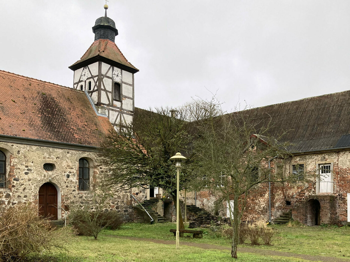 Hofansicht heute des Gebäudes in Buro