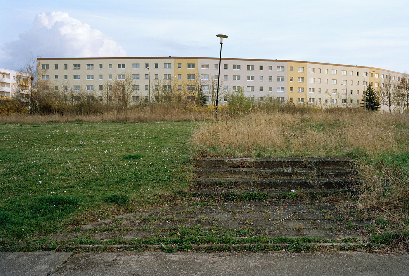 Nikolaus Brade, Eingang Niedersachsenplatz, 2014, C-Print