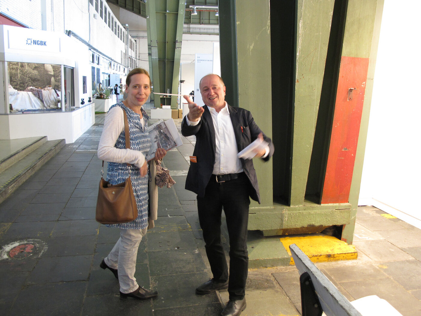 Manon Bursion, Leiterin der Kunststiftung des Landes Sachsen-Anhalt und Axel Müller-Schöll auf der Preview Berlin 2012, Foto: Paolo Bianchi. 