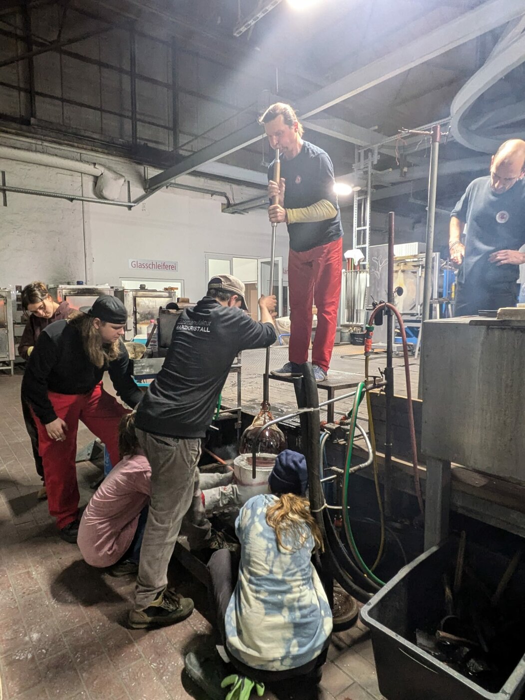 Klassenexkursion mit eigenen Projekten in der Glasmanufaktur Harzkristall, Derenburg im November 2024