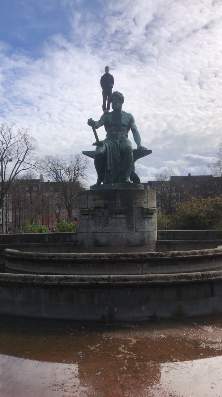 Industriebrunnen, Fürstenplatz, Düsseldorf, 2024, Foto: Elena Landschützer