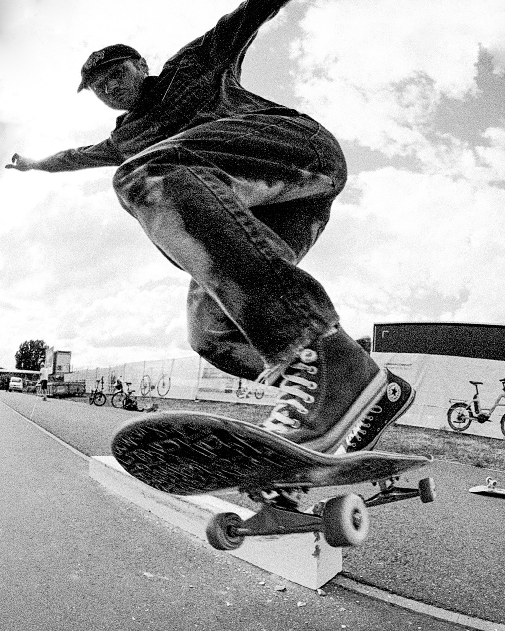 Backside Tailslide over the little bump. Offenbach am Main, 13.7.2024.